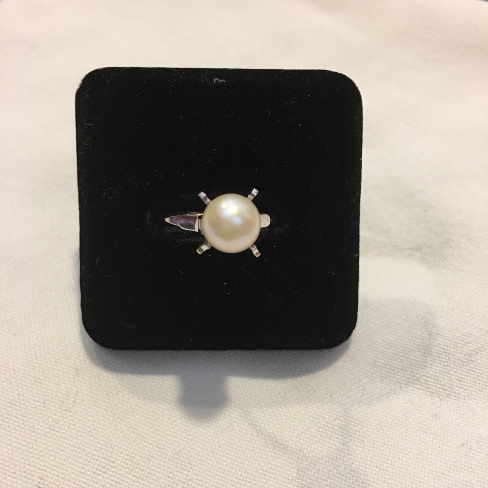 Vintage ring genuine pearl in silver. Size 7 3/4.